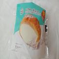 【ファミマ】レアチーズシューはクリームたっぷり！ケーキを食べているみたい… - ビュー