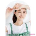 松村沙友理さんのポーチの中身を拝見♡ リップケア、下地、ファンデーションなど愛用品を