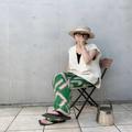 流行の「柄パンツ」なぜか部屋着に見えちゃう人の特徴。白Tシャツは意外と危険 | ビューテ