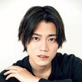 俳優・高橋健介さんがメイクくずれ防止のために愛用しているポーチの中身を大公開！ |
