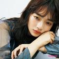見上 愛さんの秋色メイクは遊び心たっぷり！冒険カラー「くすみシトラス」にトライ | ビュ