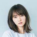 モデルのマーシュ彩さんのポーチの中身｜一日中汗でメイクをくずさないための必須アイテ