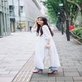 【今日のコーデ】真っ白なティアードワンピースから水色デニムをのぞかせて小粋に甘辛M