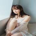 小日向ゆかの「定番花柄キャミ」であざと色っぽいおうちコーデ♡ - ビューティーガール