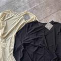 【ユニクロ】話題になったシアートップスが再登場！おしゃれに着こなすコツは？ - ビュー