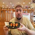 くら寿司をグルメゲイバーママが初体験 気に入った料理が予想外すぎた - ビューティーガー