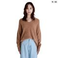 Vネックニットでお仕事＆休日コーデ。甘さ控えめの小物が洗練度UPの近道 | ファッション（