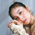 佐々木 希さんが魅せる春メイク。マーメイドブルーでキャッチーな眼差しに | ビューティー