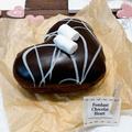 クリスピー・クリーム・ドーナツ、チョコ専門店に引けを取らないバレンタイン限定ドーナ