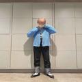 「なんか古い…？」を解決！ジーンズを今っぽく着るなら“大胆ロールアップ”に挑戦 - ビ