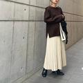 冬の「ニット×白スカート」…可愛すぎん？！ちょっぴり甘め♡大人の愛されデートコーデ
