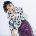 【毎日コーデ】大人っぽさ抜群♡ 〈柄シャツ×レザースカート〉で叶える高見えコーデ - ビ