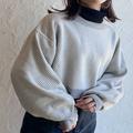 一気に今っぽくなる「ニット×ニットの重ね着」のコツ。もう“オバ見え”させない | ビュー