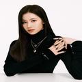 「PRADAがお似合い！」TWICEサナのマネ買いしたい「おしゃれアイテム」 - ビューティーガール