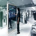 新たな魅力を引き出す洋服に出会える、フリークスストアの「+PLUS MIRROR」お店とオンライン