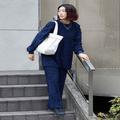 【バッグの中身が知りたい！】きれいめにもカジュアルにも持てるトートバッグの中は、荷