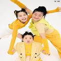 音楽ユニット結成！ 川口ゆりな×ガンバレルーヤがY2Kイエローコーデに挑戦 | ファッション
