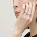 シルバー＆ゴールドカラーのアクセサリーは、普段使いしやすいシンプルデザインが旬！