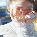 【上西星来】光に当たると映え度アップ♡ 透明感を演出する〈クリア小物〉特集 - ビューテ