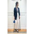 カジュアル服は要注意、つま先見えは寒々しい!? 40代女性がやりがちな「4月のNGコーデ」 -
