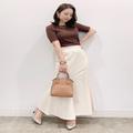 【GU】オシャレさんは着てる！黒より抜け感が出る、洗練見え「ブラウントップス」 - ビュー