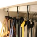 「バッグ収納の正解」にたどり着いた。ダイソーの“ちっちゃいハンガー”が優秀なワケ «