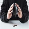 「結婚相手としては無理…」貯金がない男性に対して女性が思ってしまうこと6選 - ビューテ