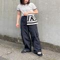 大人女子のカーゴパンツは「黒」が正解！真似すれば即垢抜け、好バランスコーデ - ビュー