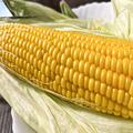 「絶対に試して！」 野菜のプロが教える“最も楽にトウモロコシを食べる方法”が本当に簡