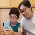 子どもの食事中のスマホはやめさせなきゃダメ？判断基準は“たった一つ” | ビューティー