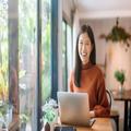 なぜか惹かれる… 男性に好かれる「内面から輝く女性」の特徴5つ - ビューティーガール